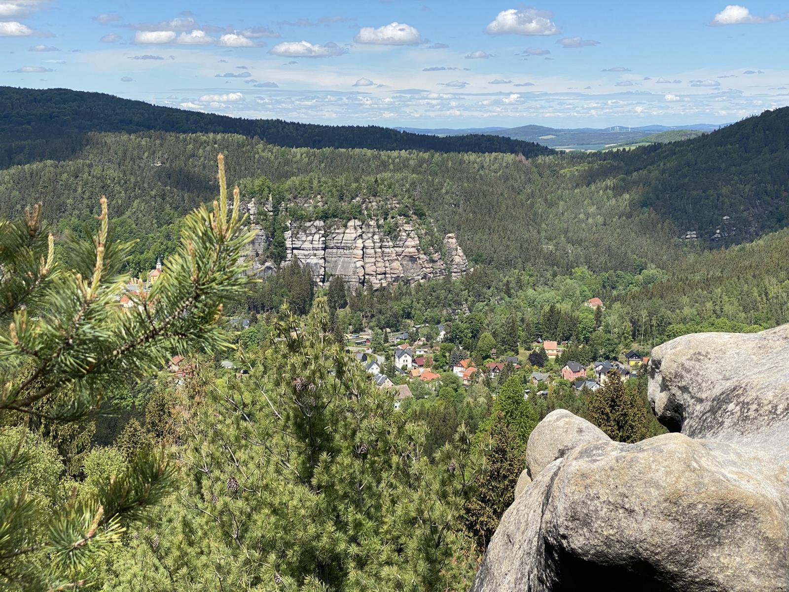 Blick auf Oybin vom Scharfenstein